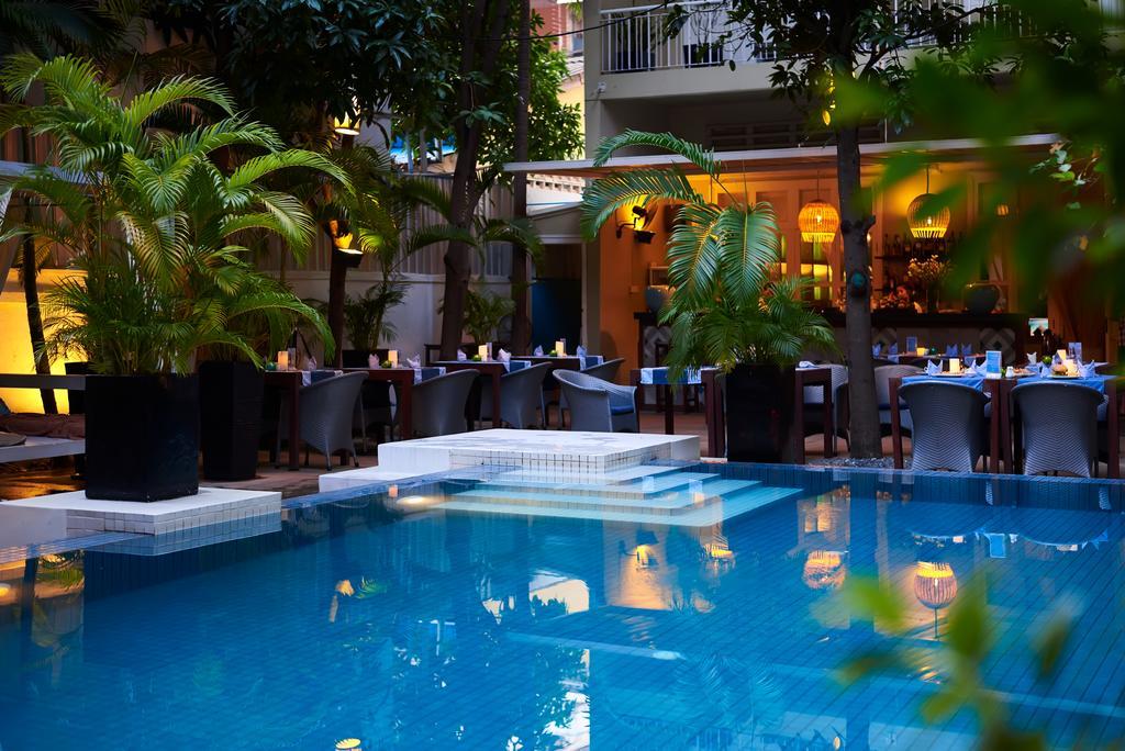 Blue Lime Phnom Penh Hotel Exterior photo